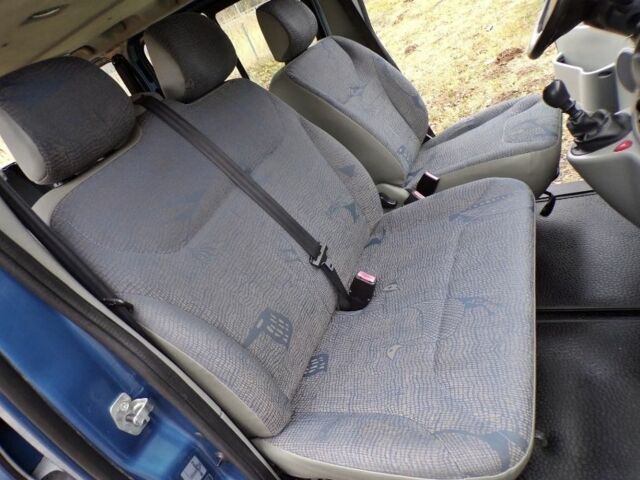 Синий Рено Трафик, объемом двигателя 2.5 л и пробегом 286 тыс. км за 6410 $, фото 17 на Automoto.ua