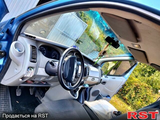 Синий Рено Трафик, объемом двигателя 2 л и пробегом 333 тыс. км за 6400 $, фото 3 на Automoto.ua