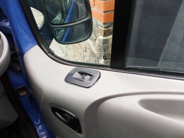 Синий Рено Трафик, объемом двигателя 2 л и пробегом 320 тыс. км за 7400 $, фото 9 на Automoto.ua