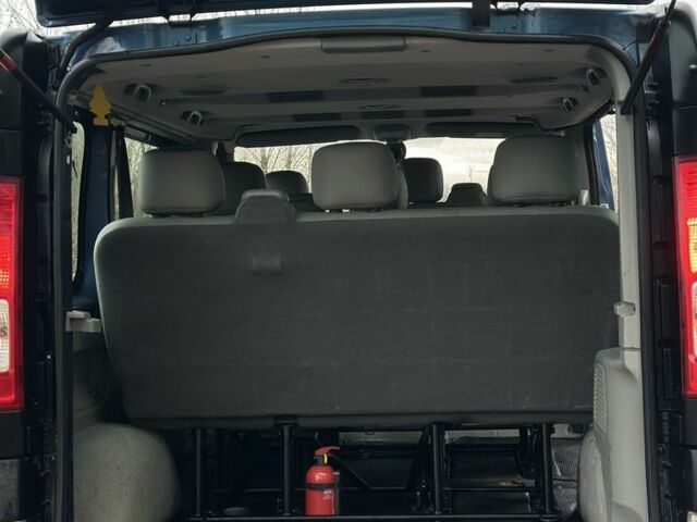 Синий Рено Трафик, объемом двигателя 2 л и пробегом 300 тыс. км за 4750 $, фото 13 на Automoto.ua