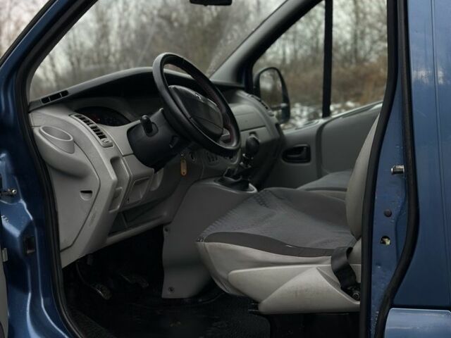 Синий Рено Трафик, объемом двигателя 2 л и пробегом 300 тыс. км за 4750 $, фото 12 на Automoto.ua