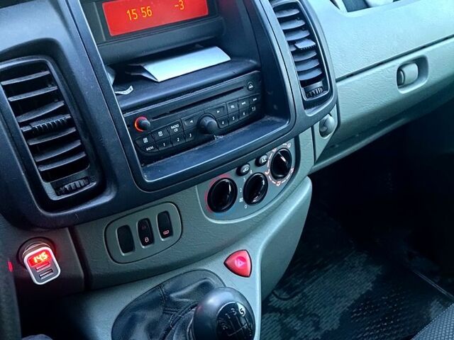 Синий Рено Трафик, объемом двигателя 2 л и пробегом 340 тыс. км за 7700 $, фото 5 на Automoto.ua