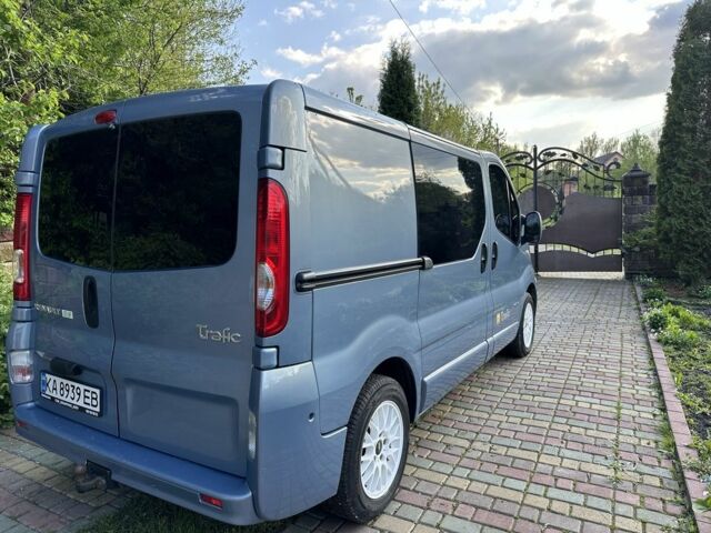 Синий Рено Трафик, объемом двигателя 2 л и пробегом 206 тыс. км за 10200 $, фото 5 на Automoto.ua