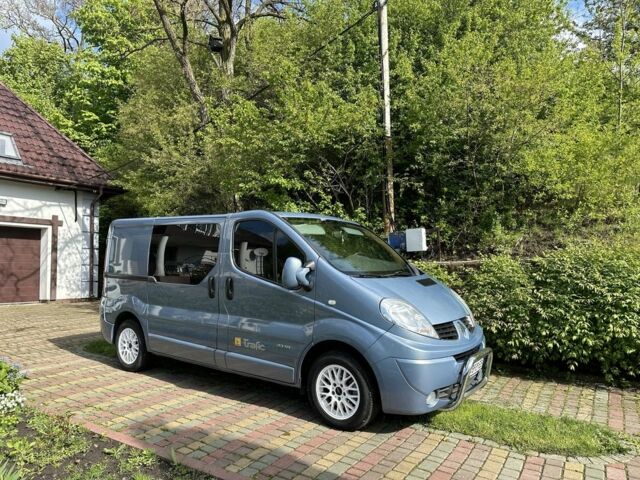 Синий Рено Трафик, объемом двигателя 2 л и пробегом 206 тыс. км за 10200 $, фото 1 на Automoto.ua