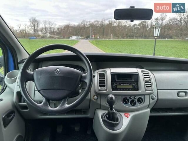 Синій Рено Трафік, об'ємом двигуна 2 л та пробігом 268 тис. км за 2000 $, фото 12 на Automoto.ua
