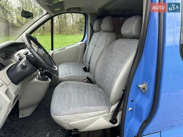 Синій Рено Трафік, об'ємом двигуна 2 л та пробігом 268 тис. км за 2000 $, фото 9 на Automoto.ua