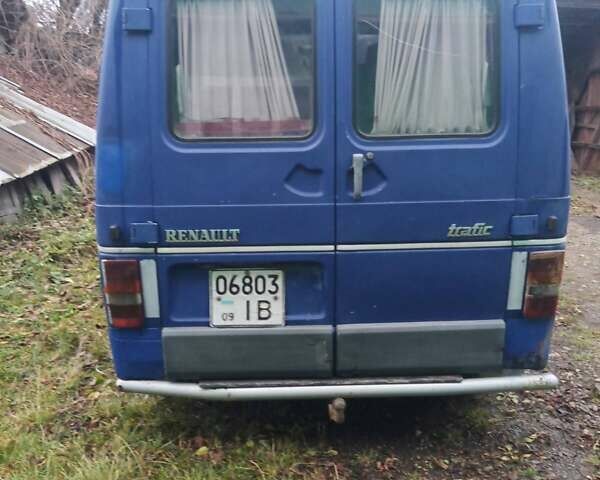 Синий Рено Трафик, объемом двигателя 2.1 л и пробегом 145 тыс. км за 1950 $, фото 1 на Automoto.ua