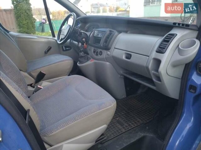 Синий Рено Трафик, объемом двигателя 1.9 л и пробегом 197 тыс. км за 6900 $, фото 4 на Automoto.ua