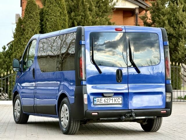 Синій Рено Трафік, об'ємом двигуна 2.5 л та пробігом 280 тис. км за 8800 $, фото 4 на Automoto.ua