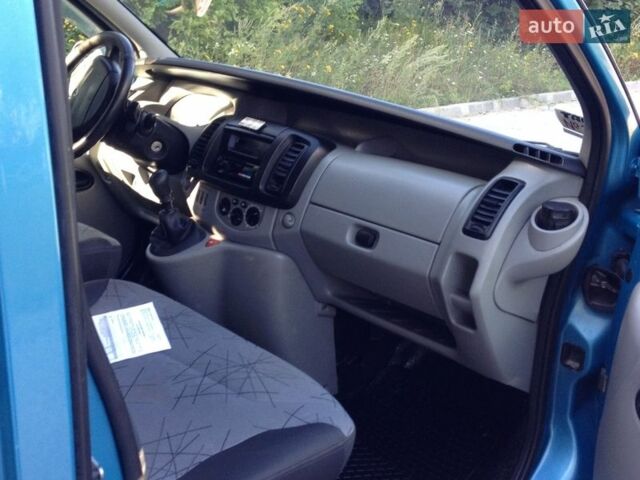 Синий Рено Трафик, объемом двигателя 1.9 л и пробегом 360 тыс. км за 8700 $, фото 3 на Automoto.ua