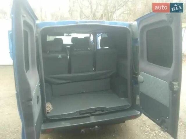 Синий Рено Трафик, объемом двигателя 1.9 л и пробегом 350 тыс. км за 7300 $, фото 3 на Automoto.ua