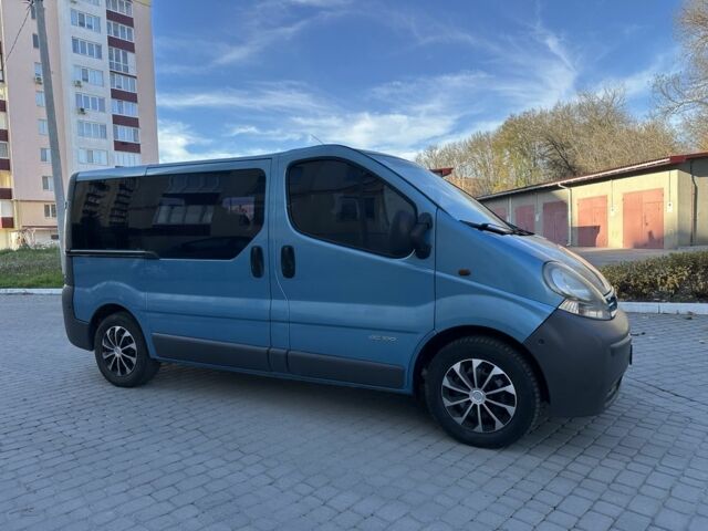 Синий Рено Трафик, объемом двигателя 1.9 л и пробегом 220 тыс. км за 7200 $, фото 2 на Automoto.ua