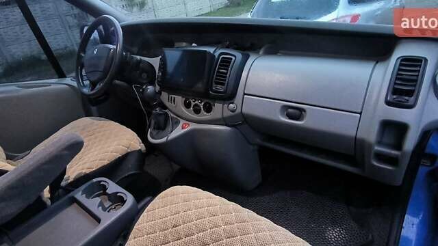Синий Рено Трафик, объемом двигателя 1.87 л и пробегом 350 тыс. км за 6500 $, фото 1 на Automoto.ua