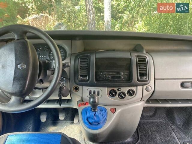 Синий Рено Трафик, объемом двигателя 1.9 л и пробегом 360 тыс. км за 6000 $, фото 11 на Automoto.ua