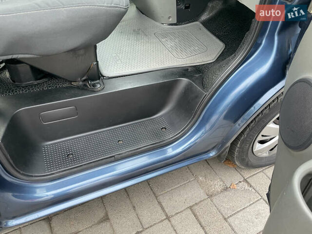 Синий Рено Трафик, объемом двигателя 1.9 л и пробегом 455 тыс. км за 7400 $, фото 12 на Automoto.ua