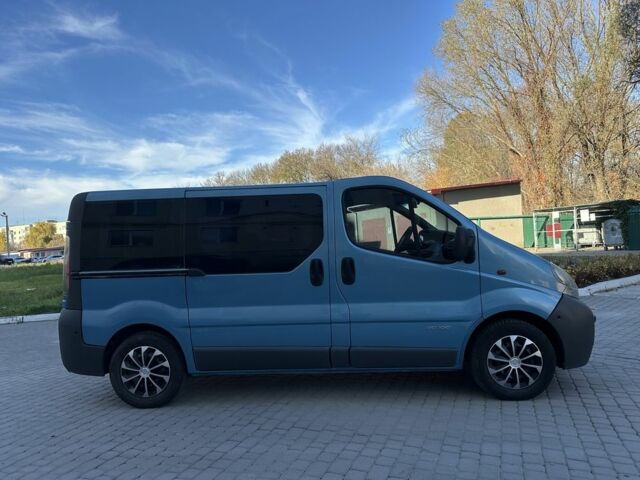 Синий Рено Трафик, объемом двигателя 1.9 л и пробегом 220 тыс. км за 7200 $, фото 6 на Automoto.ua