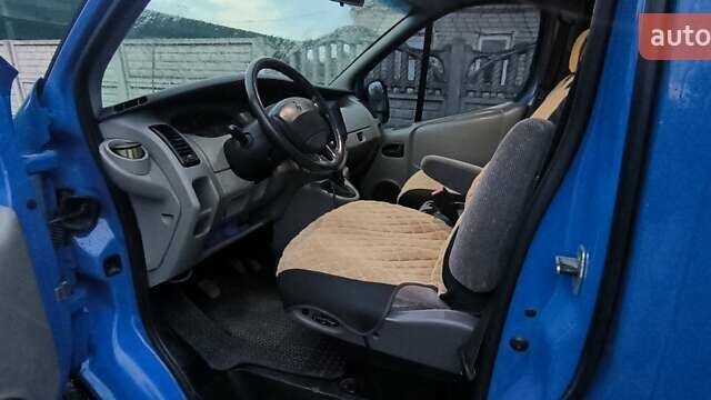 Синий Рено Трафик, объемом двигателя 1.87 л и пробегом 350 тыс. км за 6500 $, фото 4 на Automoto.ua