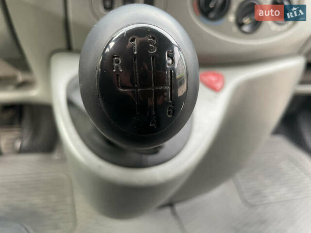 Синий Рено Трафик, объемом двигателя 1.9 л и пробегом 455 тыс. км за 7400 $, фото 15 на Automoto.ua