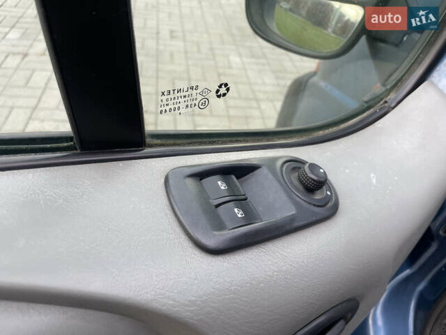 Синий Рено Трафик, объемом двигателя 1.9 л и пробегом 455 тыс. км за 7400 $, фото 18 на Automoto.ua