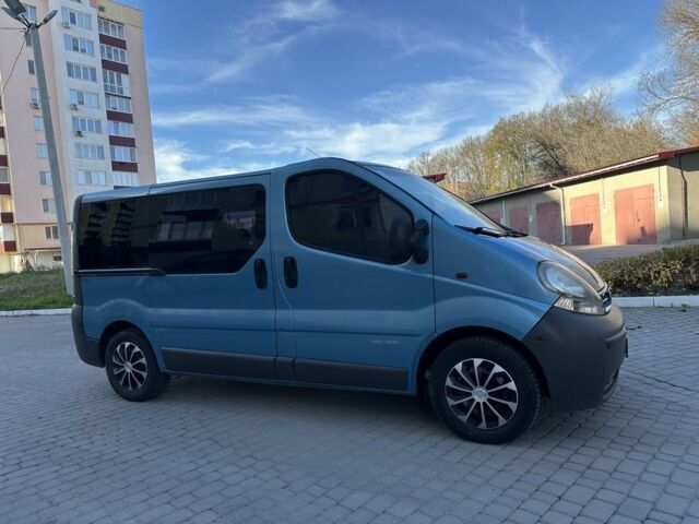 Синий Рено Трафик, объемом двигателя 1.9 л и пробегом 220 тыс. км за 7200 $, фото 3 на Automoto.ua