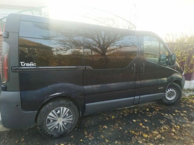 Синий Рено Трафик, объемом двигателя 1.9 л и пробегом 400 тыс. км за 7000 $, фото 1 на Automoto.ua