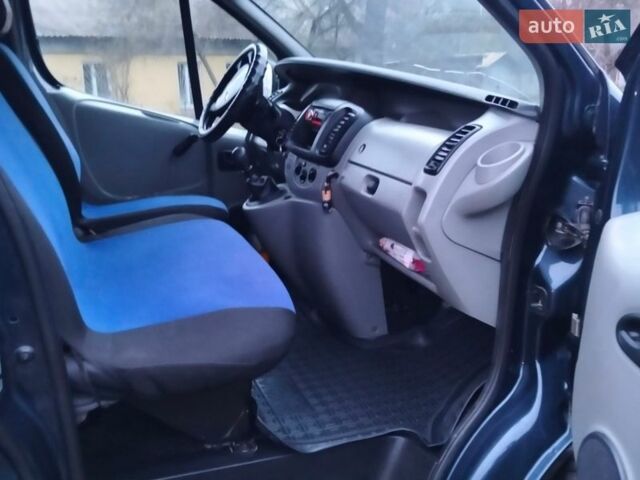 Синий Рено Трафик, объемом двигателя 1.87 л и пробегом 410 тыс. км за 6300 $, фото 7 на Automoto.ua
