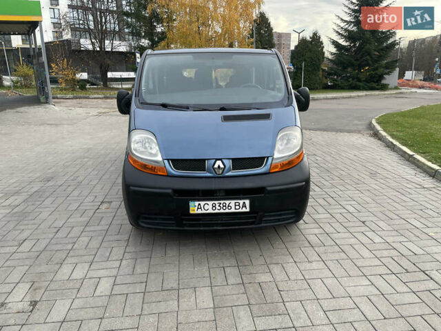 Синий Рено Трафик, объемом двигателя 1.9 л и пробегом 455 тыс. км за 7400 $, фото 2 на Automoto.ua