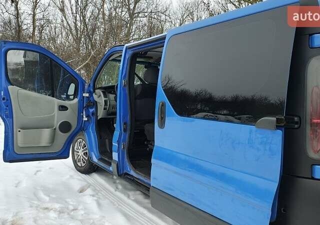 Синий Рено Трафик, объемом двигателя 1.9 л и пробегом 499 тыс. км за 6100 $, фото 3 на Automoto.ua