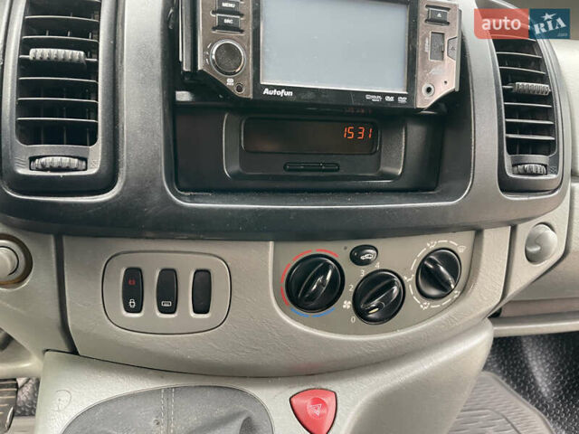 Синий Рено Трафик, объемом двигателя 1.9 л и пробегом 455 тыс. км за 7400 $, фото 16 на Automoto.ua