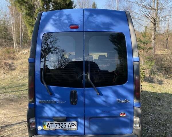 Синий Рено Трафик, объемом двигателя 1.9 л и пробегом 350 тыс. км за 7900 $, фото 3 на Automoto.ua