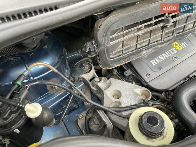 Синий Рено Трафик, объемом двигателя 1.9 л и пробегом 455 тыс. км за 7400 $, фото 21 на Automoto.ua