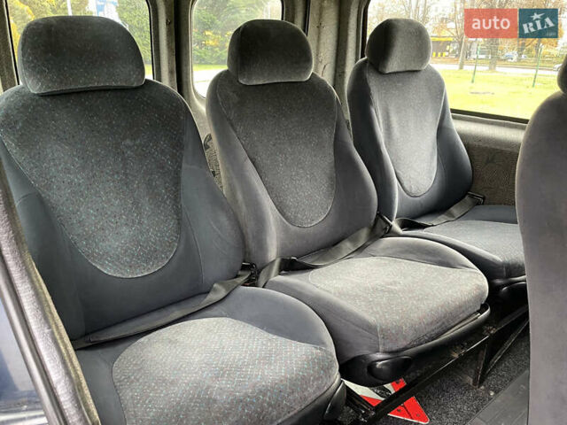 Синий Рено Трафик, объемом двигателя 1.9 л и пробегом 455 тыс. км за 7400 $, фото 10 на Automoto.ua