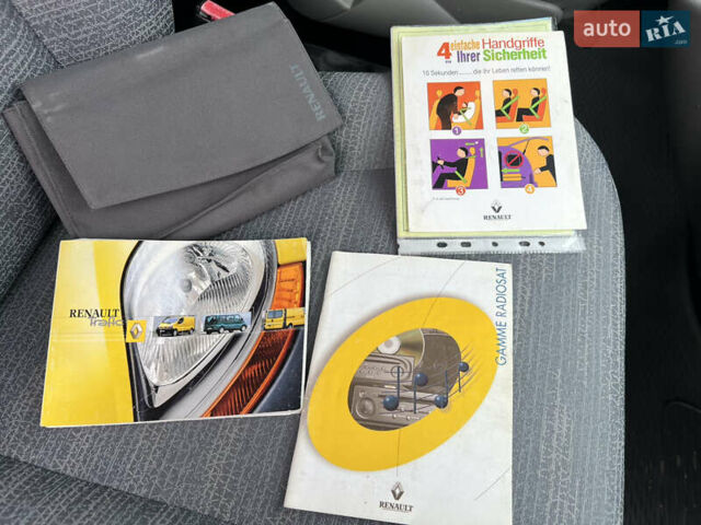 Синій Рено Трафік, об'ємом двигуна 1.9 л та пробігом 278 тис. км за 8900 $, фото 47 на Automoto.ua