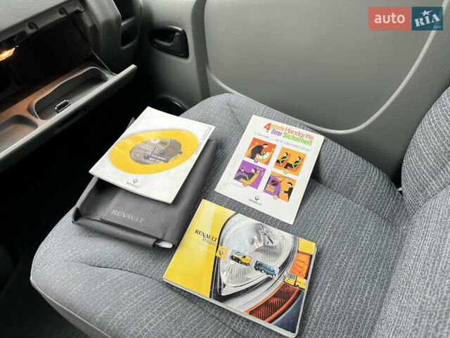 Синій Рено Трафік, об'ємом двигуна 1.9 л та пробігом 277 тис. км за 8900 $, фото 57 на Automoto.ua