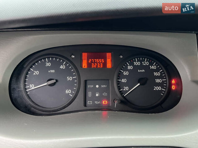 Синій Рено Трафік, об'ємом двигуна 1.9 л та пробігом 277 тис. км за 8900 $, фото 25 на Automoto.ua