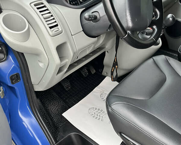 Синий Рено Трафик, объемом двигателя 2.46 л и пробегом 368 тыс. км за 9600 $, фото 15 на Automoto.ua