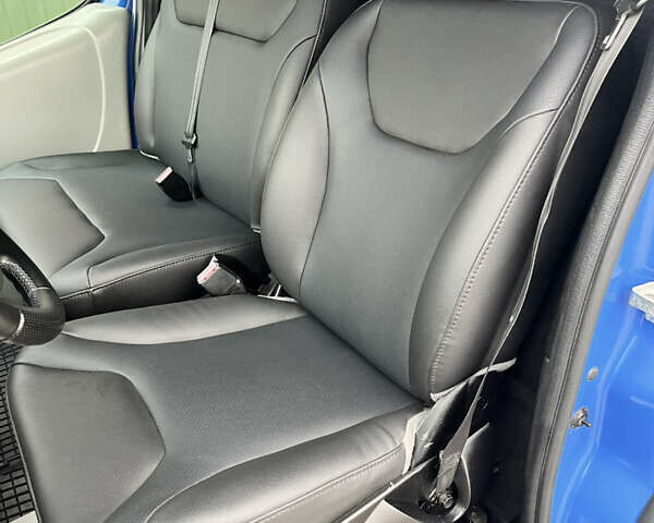 Синий Рено Трафик, объемом двигателя 2.46 л и пробегом 368 тыс. км за 9600 $, фото 18 на Automoto.ua