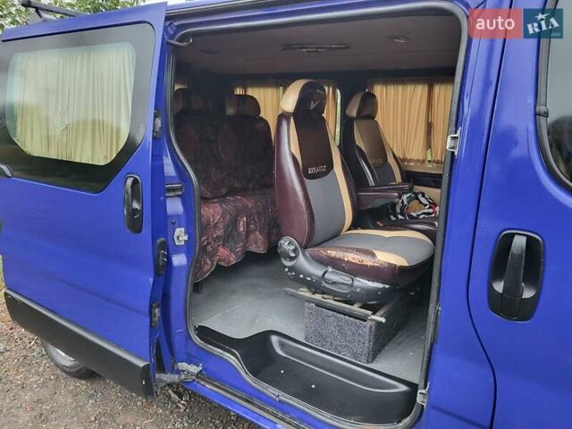 Синій Рено Трафік, об'ємом двигуна 2.46 л та пробігом 330 тис. км за 7500 $, фото 2 на Automoto.ua