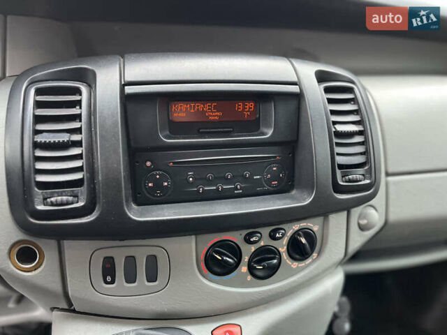 Синий Рено Трафик, объемом двигателя 1.87 л и пробегом 286 тыс. км за 7800 $, фото 17 на Automoto.ua