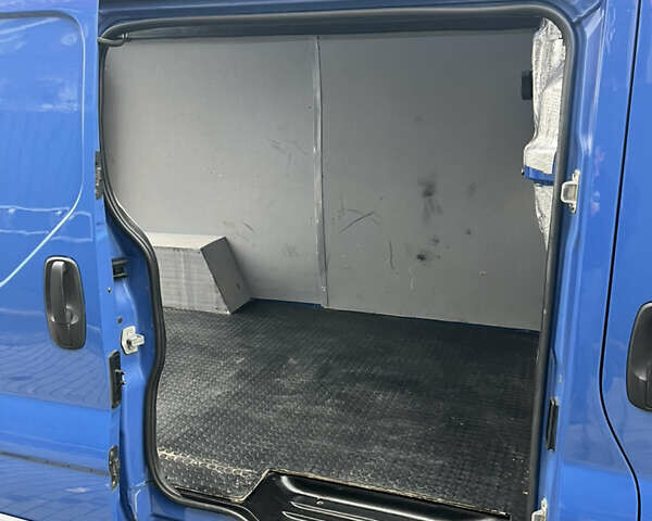 Синий Рено Трафик, объемом двигателя 2.46 л и пробегом 368 тыс. км за 9600 $, фото 30 на Automoto.ua