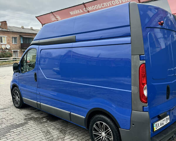 Синий Рено Трафик, объемом двигателя 2.46 л и пробегом 368 тыс. км за 9600 $, фото 3 на Automoto.ua