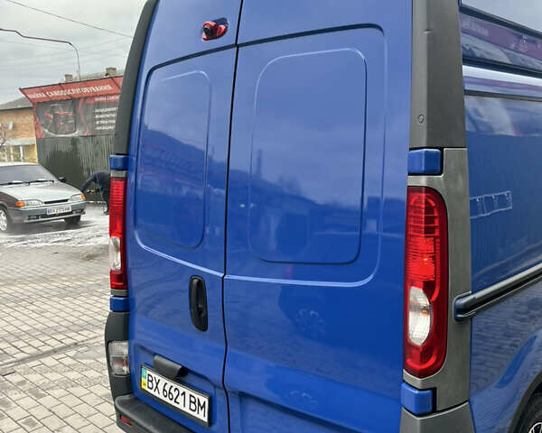 Синий Рено Трафик, объемом двигателя 2.46 л и пробегом 368 тыс. км за 9600 $, фото 4 на Automoto.ua