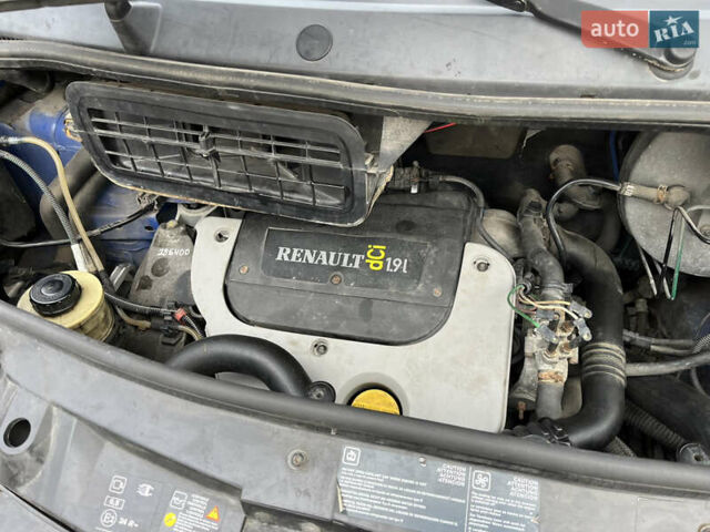 Синий Рено Трафик, объемом двигателя 1.87 л и пробегом 286 тыс. км за 7800 $, фото 21 на Automoto.ua