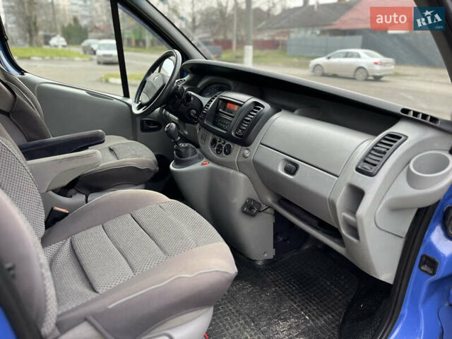 Синий Рено Трафик, объемом двигателя 1.87 л и пробегом 286 тыс. км за 7800 $, фото 12 на Automoto.ua