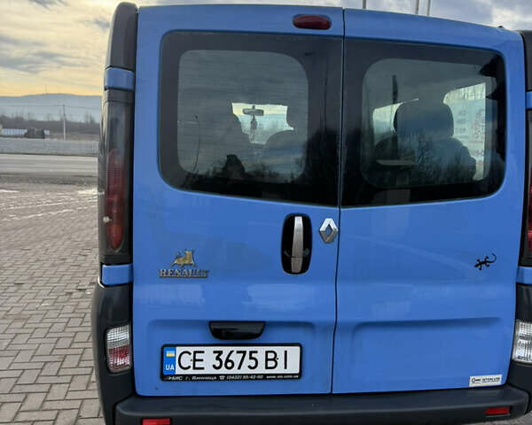 Синий Рено Трафик, объемом двигателя 1.87 л и пробегом 227 тыс. км за 7000 $, фото 2 на Automoto.ua