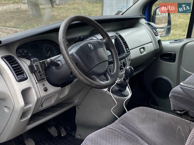 Синій Рено Трафік, об'ємом двигуна 2 л та пробігом 398 тис. км за 8000 $, фото 8 на Automoto.ua
