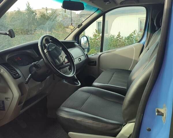 Синій Рено Трафік, об'ємом двигуна 2 л та пробігом 281 тис. км за 8500 $, фото 9 на Automoto.ua