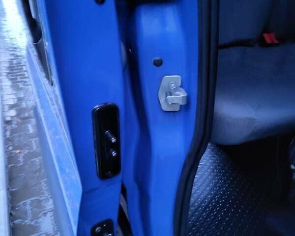 Синій Рено Трафік, об'ємом двигуна 2 л та пробігом 267 тис. км за 9990 $, фото 105 на Automoto.ua