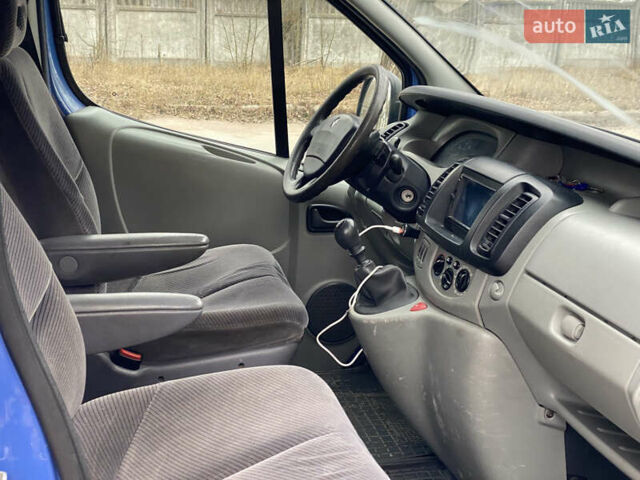 Синій Рено Трафік, об'ємом двигуна 2 л та пробігом 398 тис. км за 8000 $, фото 9 на Automoto.ua