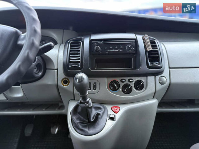 Рено Трафик 2007 в Виннице на Automoto.ua Синий Рено Трафик, объемом двигателя 2.5 л и пробегом 310 тыс. км за 10900 $, фото 22 на Automoto.ua